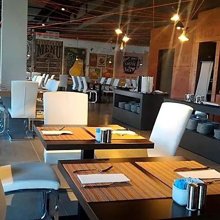 Hotel Star Airport 3*